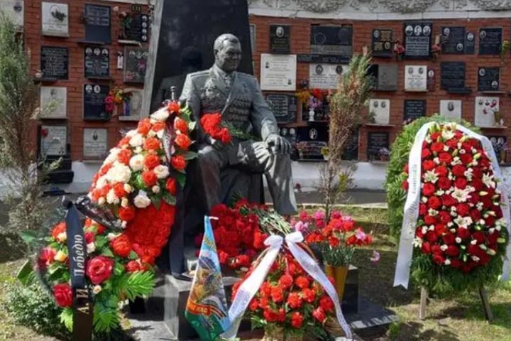В Хакасии вспоминают погибшего в авиакатастрофе Александра Лебедя